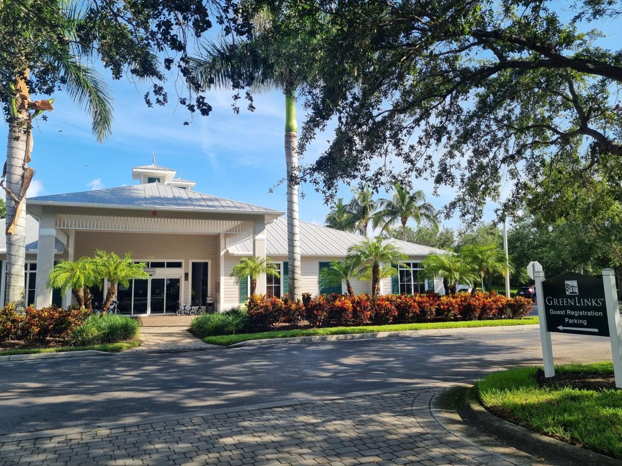 Stunning 2-Bedroom Plus Den Condo In Greenlinks Resort North North Naples Екстериор снимка