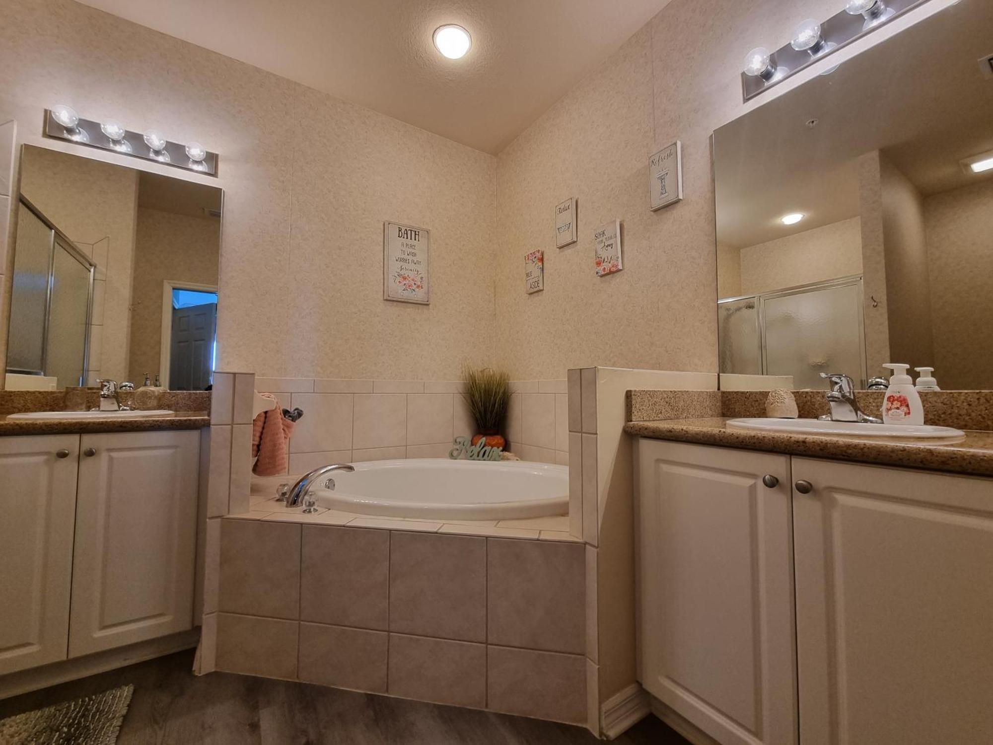 Stunning 2-Bedroom Plus Den Condo In Greenlinks Resort North North Naples Екстериор снимка